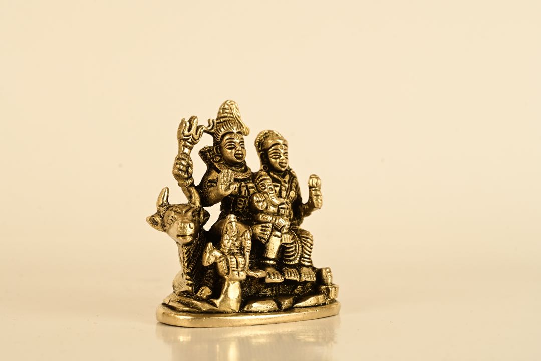 Shiva, Parvathi, Ganesh, Karthik Shiv parivar with Nandhi